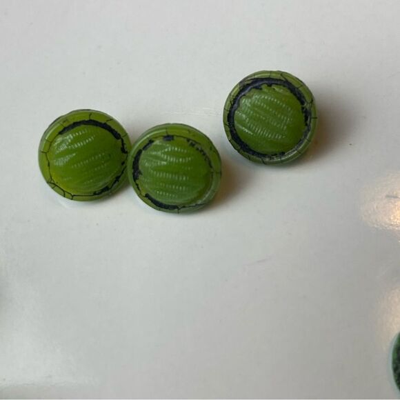 Variety Vintage Green Glass Button Bundle - Picture 7 of 16